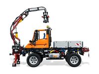 LEGO Technic 8110 - A-Modell Seitenansicht links mit Frontkran